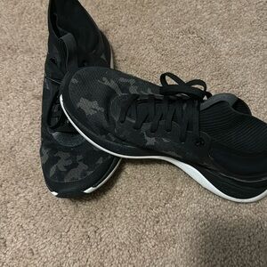 Lululemon workout shoes. Size 8 1/2